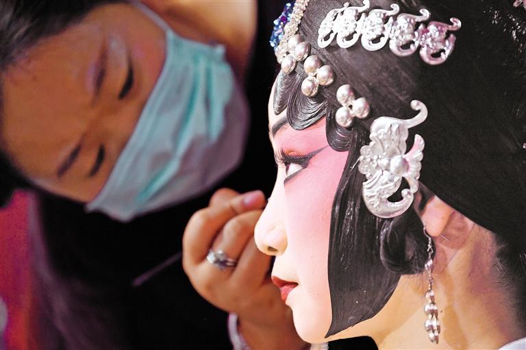 戲曲“大篷車”，駛入鄉村“心”舞臺